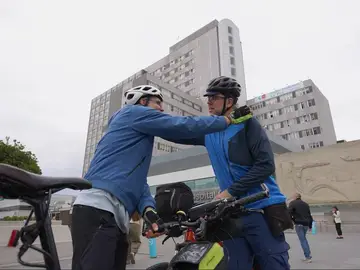 El reto de un paciente de glioblastoma: del Hospital de la Paz a Santiago de Compostela en bicicleta El reto de un paciente de glioblastoma: del Hospital de la Paz a Santiago de Compostela en bicicleta