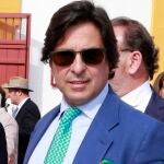 Francisco Rivera, saludo y sonrisa a los rumores de relaci&oacute;n entre su hija Tana y el torero Roca Rey