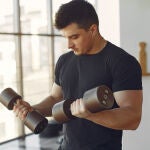 Jack Hanrahan, entrenador: &ldquo;Con dos ejercicios de b&iacute;ceps bien hechos basta para subir volumen de brazos&rdquo;