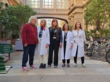 Pons, Moreno, Florensa y miembros del Grupo de Diversidad del Cl&iacute;nic.