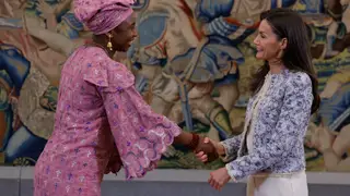 La reina recibe en audiencia a una representación de ACNUR MADRID, 14/04/2026.- La reina Letizia (d) recibe en audiencia a una representación de la Agencia de la ONU para los Refugiados (ACNUR), este martes, en el Palacio de la Zarzuela en Madrid. EFE/Zipi