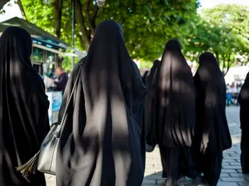 ¿Se puede llevar burka en España? Lo que dice la ley y en qué casos está prohibido ¿Se puede llevar burka en España? Lo que dice la ley y en qué casos está prohibido