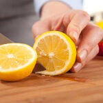 El sencillo h&aacute;bito con lim&oacute;n que podr&iacute;a ayudarte a dormir mejor