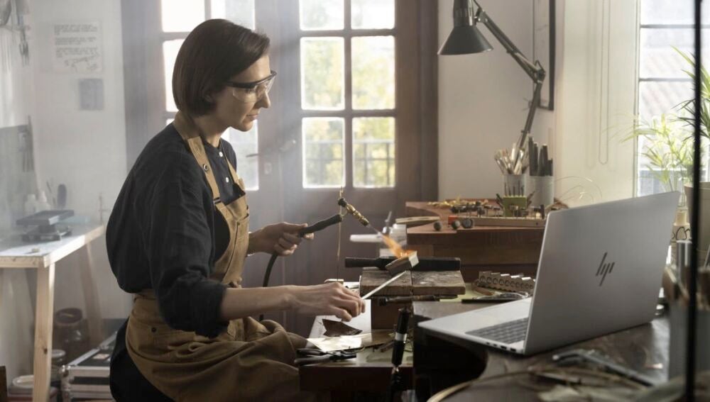 Para trabajar en cualquier proyecto, el HP OmniBook 7 Aero es una pasada