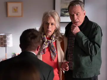 El primer encuentro entre padres e hijo es una bomba de relojería que explota en carcajadas El primer encuentro entre padres e hijo es una bomba de relojería que explota en carcajadas