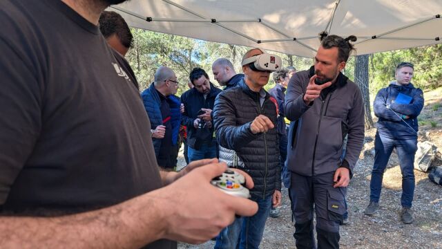 La Generalitat hace una prueba de v&iacute;deo con 5G en un simulacro de incendio forestal en el entorno del pantano de Benag&eacute;ber