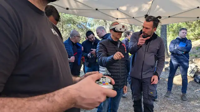 La Generalitat hace una prueba de vídeo con 5G en un simulacro de incendio forestal en el entorno del pantano de Benagéber La Generalitat hace una prueba de vídeo con 5G en un simulacro de incendio forestal en el entorno del pantano de Benagéber
