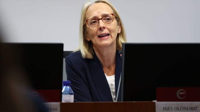 La presidenta de la AIReF, In&eacute;s Olondriz, durante la presentaci&oacute;n del Informe sobre los presupuestos iniciales de las Administraciones p&uacute;blicas 2026 de la Autoridad Independiente de Responsabilidad Fiscal (AIReF), a 15 de abril de 2026, en Madrid (Espa&ntilde;a). La presentaci&oacute;n analiza si los presupuestos iniciales de Estado, comunidades y corporaciones locales para 2026 cumplen los objetivos de estabilidad, deuda y regla de gasto fijados en la LOEPSF. AIReF actualiza previsiones de PIB, d&eacute;ficit y ...