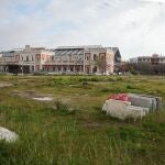 Imagen del "solar vac&iacute;o de grandes dimensiones" cuya recalificaci&oacute;n se pretente para 130 nuevas viviendas