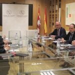 El presidente del Consejo de Cuentas, Mario Amilivia, recibe en la sede de la instituci&oacute;n al rector de la UBU, Jos&eacute; Miguel Garc&iacute;a, en un encuentro donde se ha informado sobre las fiscalizaciones en curso del &aacute;mbito universitario