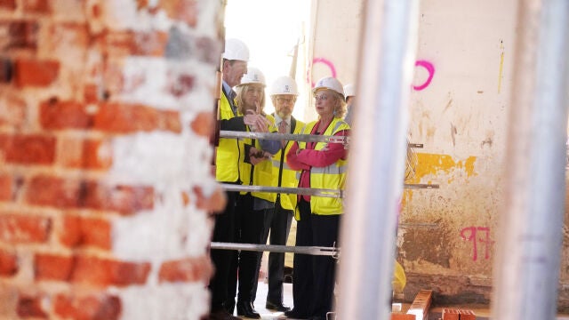 Inma Sanz y Paloma Garc&iacute;a Romero, en su visita a las obras