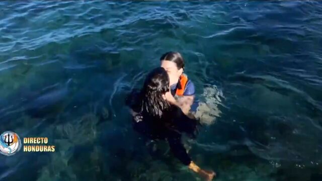 Dulceida se reencuentra con su pareja Alba Paul tras 40 d&iacute;as de aventura en 'Supervivientes 2026' y ambas se funden en un apasionado beso