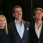 Odiseo de Grecia junto a sus padres, Pablo y Marie-Chantal de Grecia
