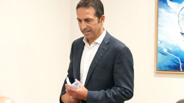 El exconselleiro de Mar Alfonso Villares comparece ante los medios para ofrecer una declaraci&oacute;n p&uacute;blica, a 16 de abril de 2026, en Santiago de Compostela, Galicia (Espa&ntilde;a). La comparecencia de Alfonso Villares se produce tras el archivo judicial de la causa por presunta agresi&oacute;n sexual, decisi&oacute;n que implica ausencia de pruebas suficientes.16 ABRIL 2026&Aacute;lvaro Ballesteros / Europa Press16/04/2026