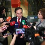 Albares sobre las cr&iacute;ticas de Trump al Papa: "El poder pol&iacute;tico no puede interferir en absoluto en religi&oacute;n"