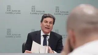 Fernández Carriedo atiende a los periodistas tras el consejo de Gobierno Fernández Carriedo atiende a los periodistas tras el consejo de Gobierno