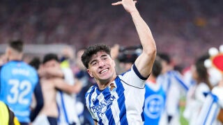 La cláusula de Jon Martín, el central de la Real Sociedad que dominó la ...