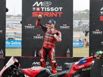 Marc Márquez ha ganado la Sprint de Jerez JEREZ DE LA FRONTERA (CÁDIZ), 25/04/2026.- El piloto español de MotoGP Marc Márquez (Ducati Lenovo Team) celebra su victoria en la carrera de esprint del Gran Premio de España que se disputa el domingo en el circuito de Jerez de la Frontera. EFE/Román Rios