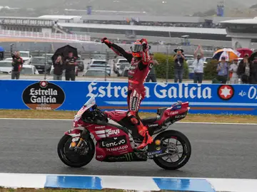 Marc celebra su victoria en la Sprint de Jerez JEREZ DE LA FRONTERA (CÁDIZ), 25/04/2026.- El piloto español de MotoGP Marc Márquez (Ducati Lenovo Team) celebra su victoria en la carrera de esprint del Gran Premio de España que se disputa el domingo en el circuito de Jerez de la Frontera. EFE/José Manuel Vidal