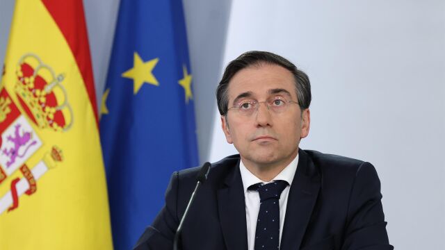 Albares defiende que la política exterior del Gobierno no es reactiva y ni en oposición a nadie