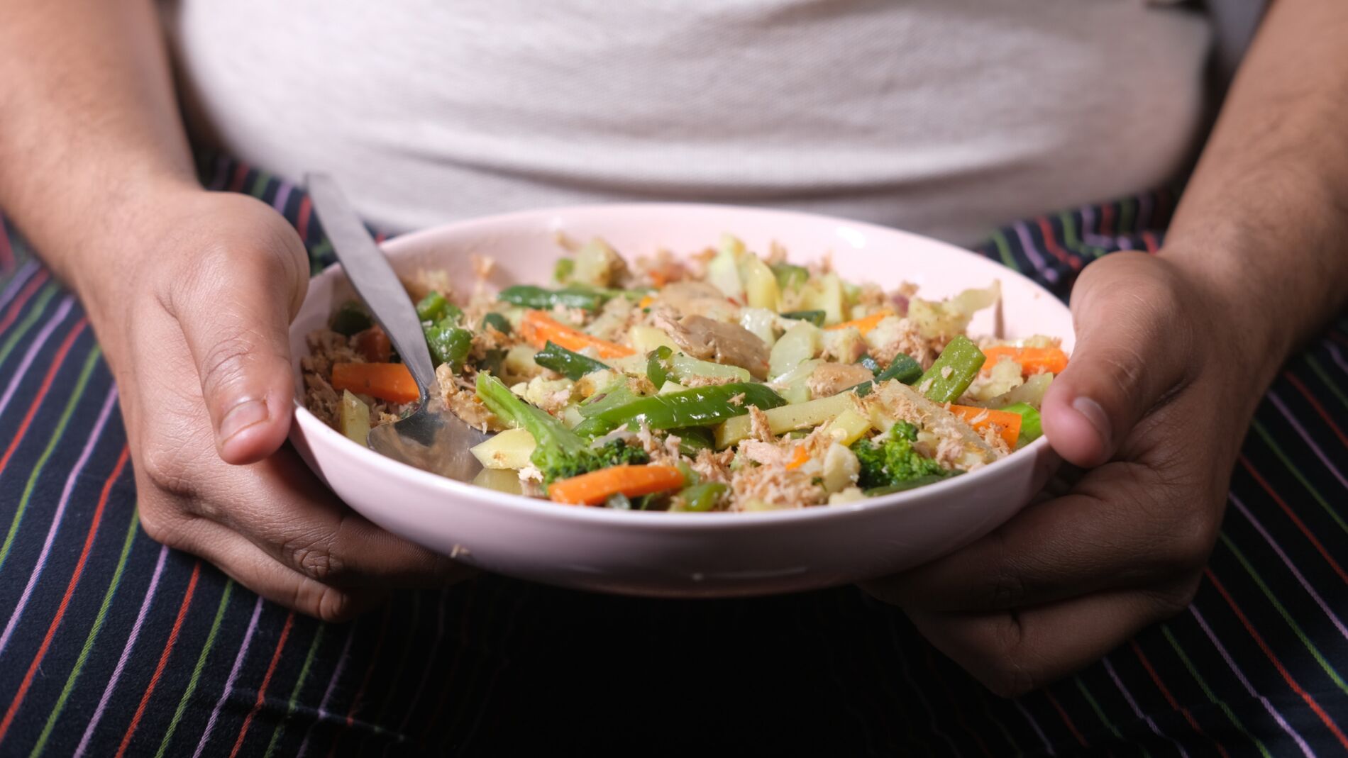 Este es el mejor listado con los alimentos que ayudarán a eliminar casi toda la grasa del cuerpo, según un experto