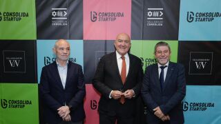 Jesús Julio Carnero junto a Víctor Caramanzana y Carlos Magdaleno en la preentación de Valladolid Consolida 2026
