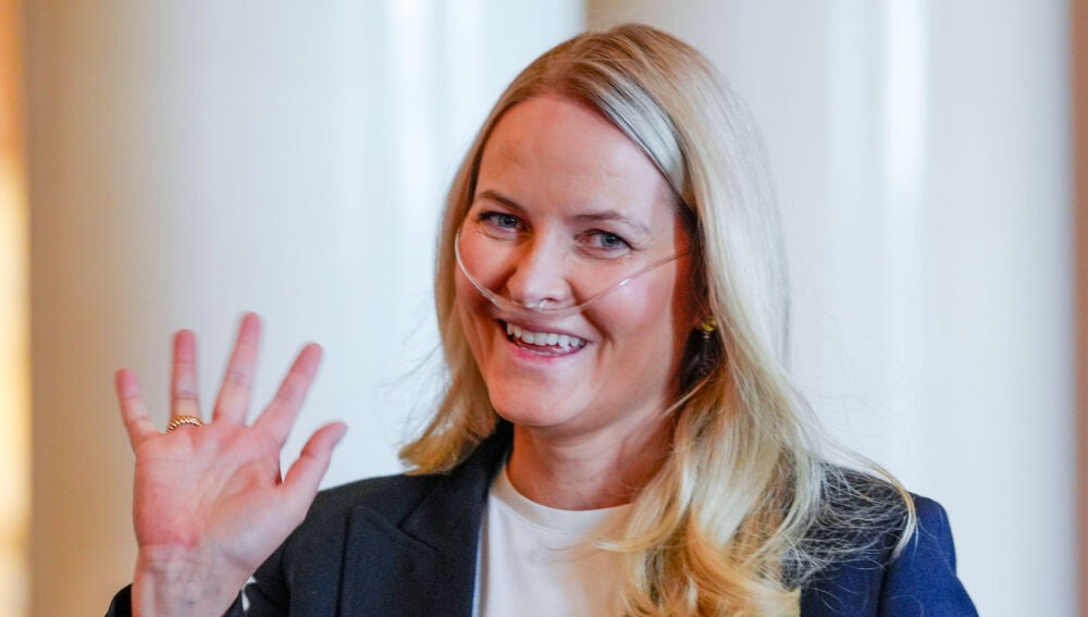 La princesa Mette-Marit con respirador