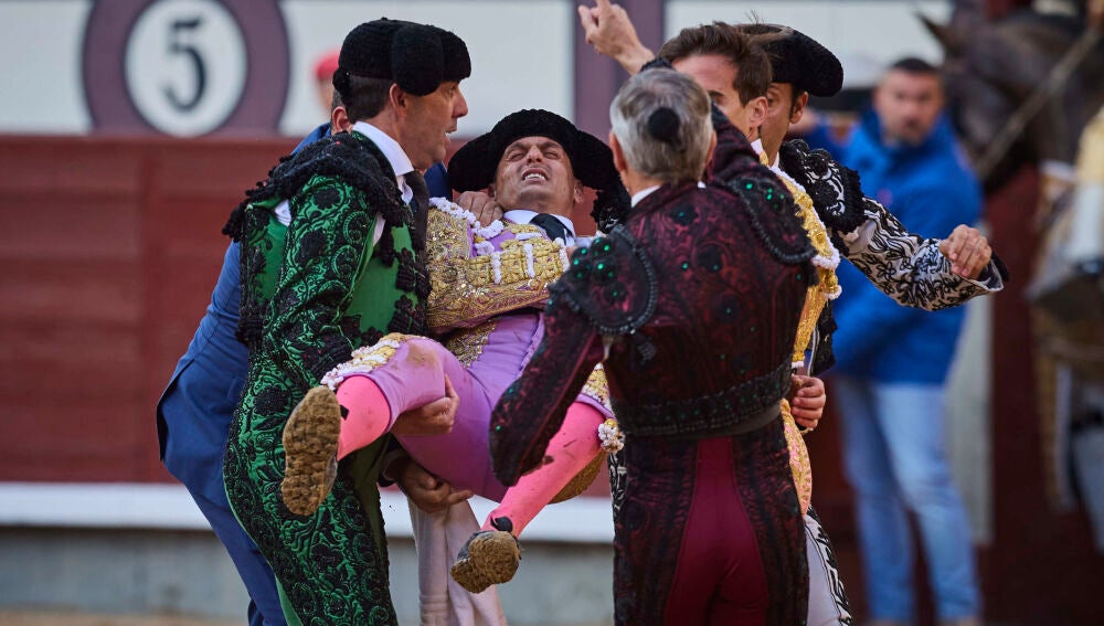 Toros en Las Ventas. Feria de San Isidro.David Galván, Román y Gonzalo Caballero © Alberto R. Roldán / Diario 