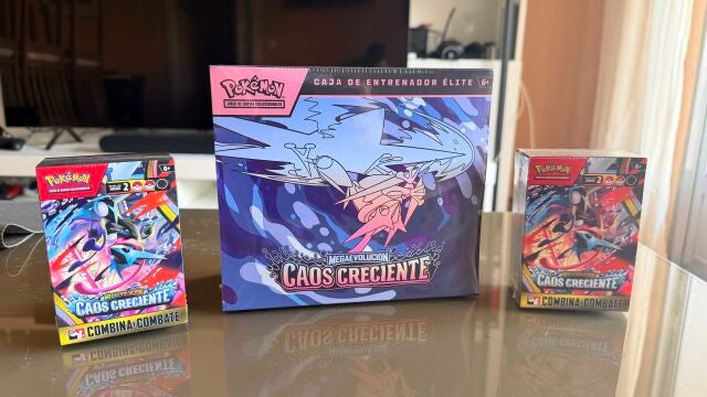 Abrimos la nueva ETB de JCC y descubrimos por qué Mega Greninja es el gran protagonista de Megaevolución-Caos Creciente