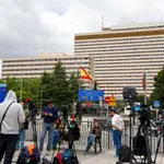 Más mascarillas en los pacientes del Gómez Ulla que acuden con cautela a sus citas médicas