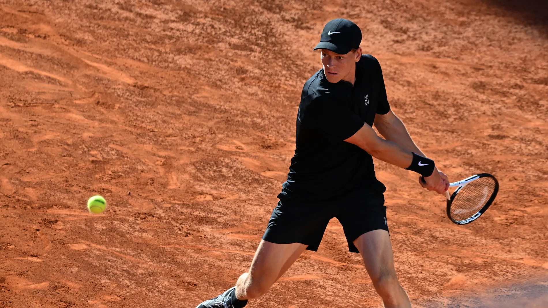 Sinner, el gran favorito de Roland Garros: las claves de su dominio y la ausencia de Alcaraz