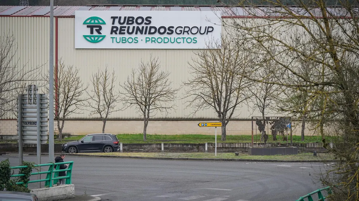 Economía.- La plantilla de Tubos Reunidos vuelve al trabajo tras suspenderse la huelga y retoma la actividad poco a poco