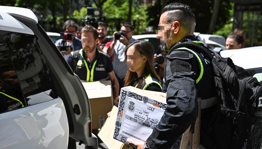 Enorme satisfacción" en la Policía por el "trabajo bien hecho" en la  investigación sobre Zapatero: "Ha vuelto la UDEF"