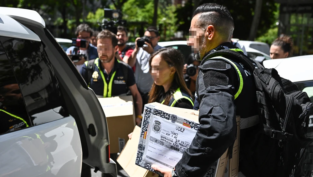Enorme satisfacción" en la Policía por el "trabajo bien hecho" en la investigación sobre Zapatero: "Ha vuelto la UDEF"