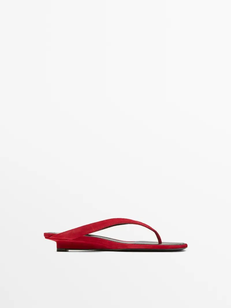 Las que más saben de moda lo tienen claro: las chanclas rojas son la ...