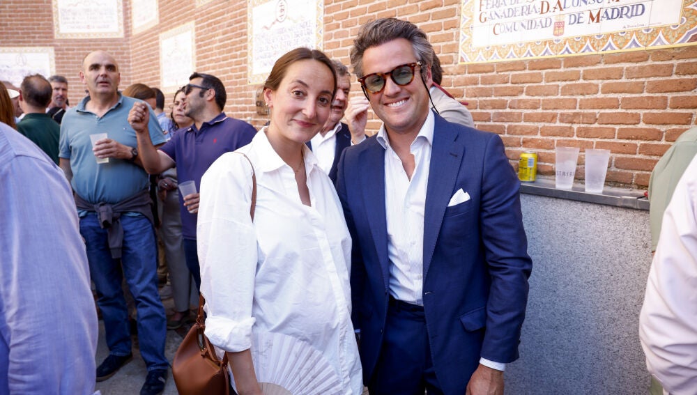 Lucía Pombo y su marido, Álvaro López Huerta, en Las Ventas