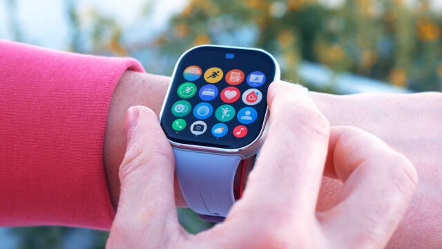 No es broma, este reloj inteligente Xiaomi tiene llamadas, GPS y 24 días de batería por solo 60 euros