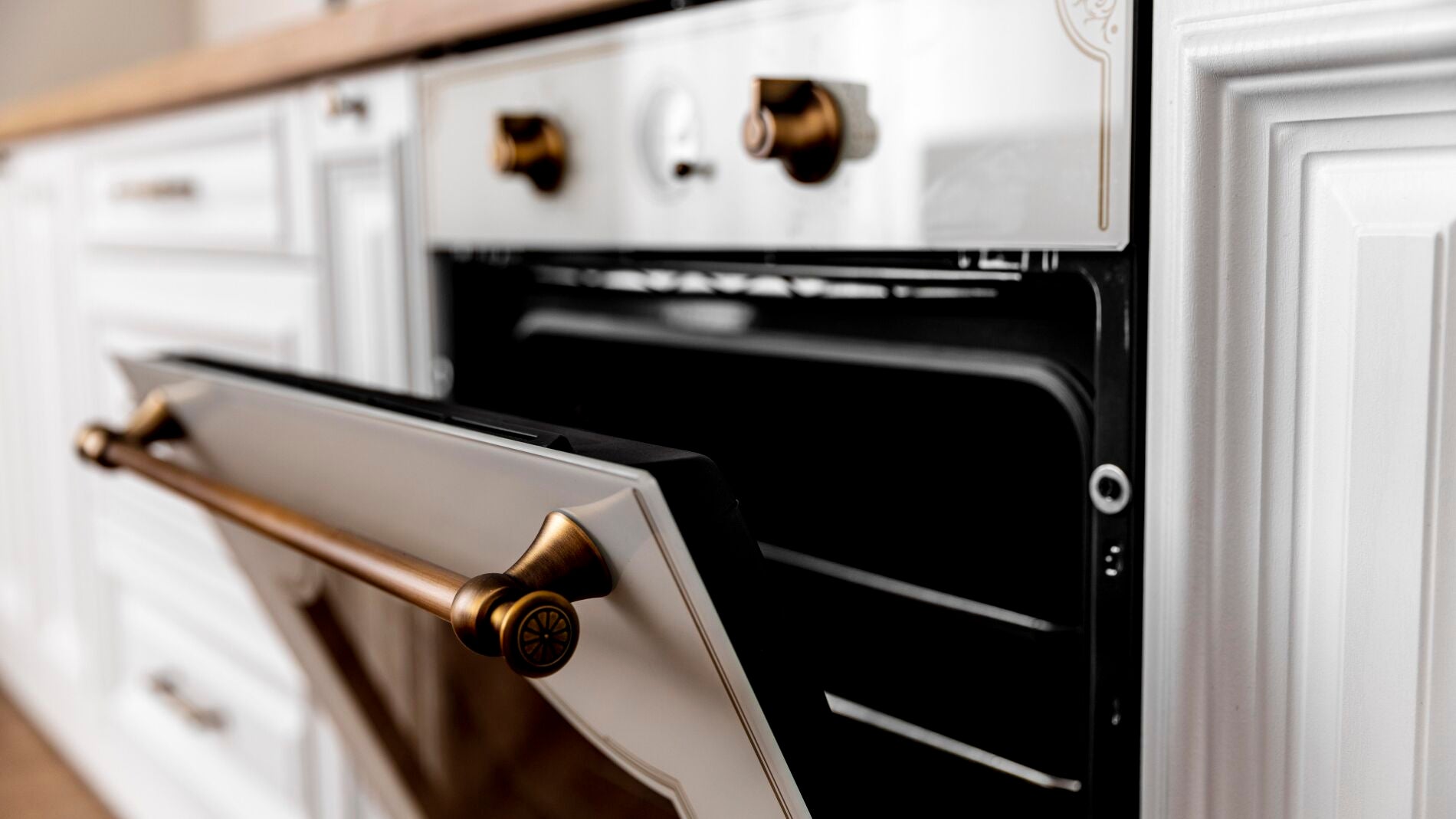 Cómo eliminar la grasa del horno con vinagre de manera sencilla y evitando los productos químicos