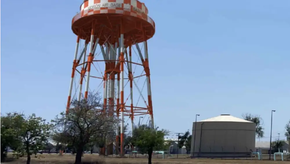 Megadepósito de agua en la Base de Morón