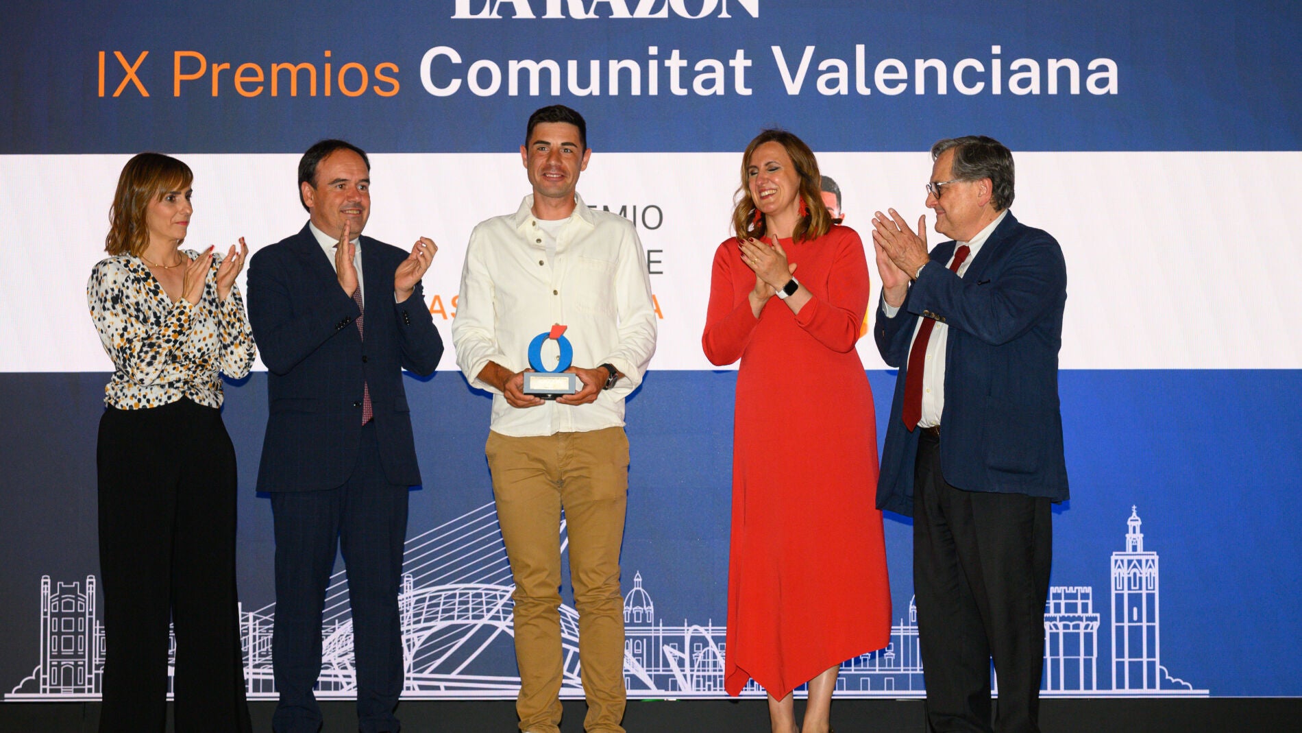 Sebastián Mora, las medallas, de la pista al pueblo: "Si las tengo en casa al final solo las disfruto"