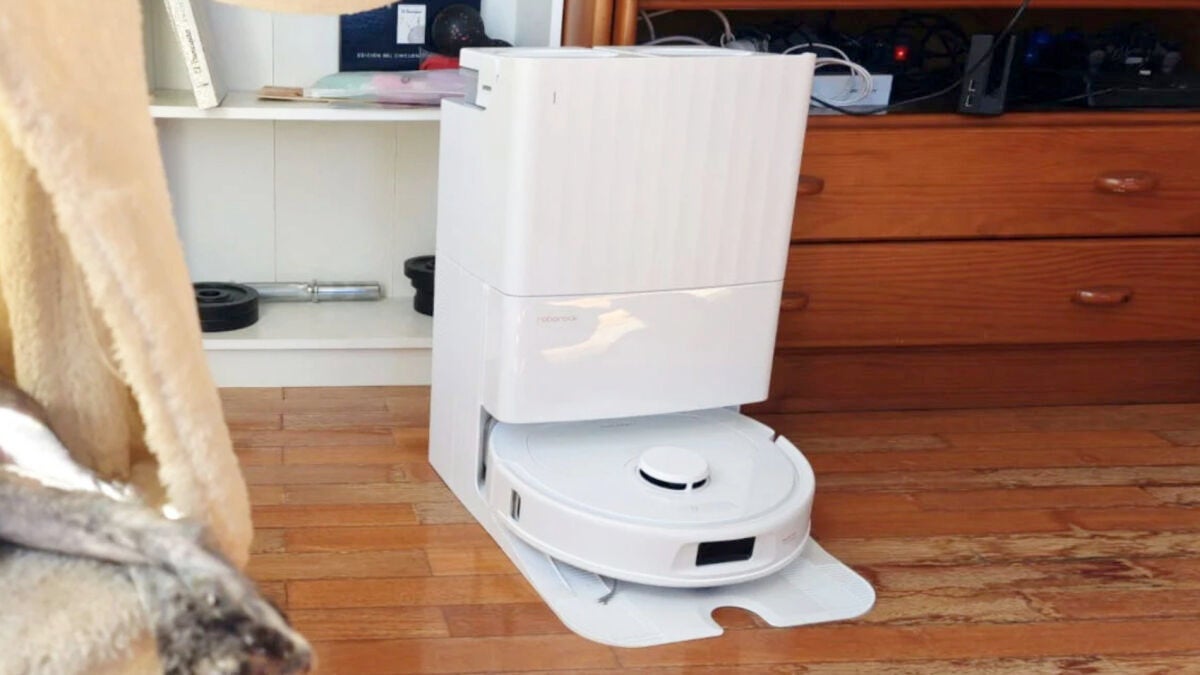 Roborock QV 35A vacuum drops to half price on Amazon