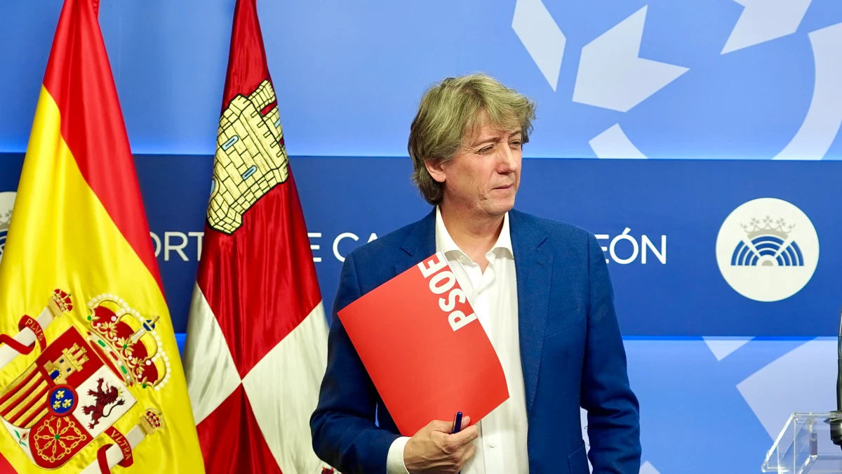 Carlos Martínez analiza asuntos de actualidad en el Parlamento regional