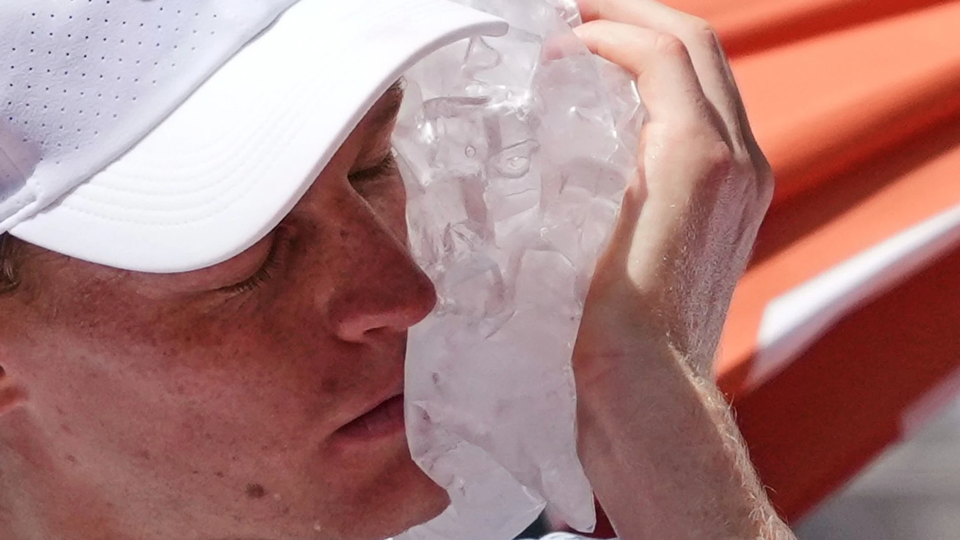 Sinner afectado físicamente durante el encuentro de Roland Garros