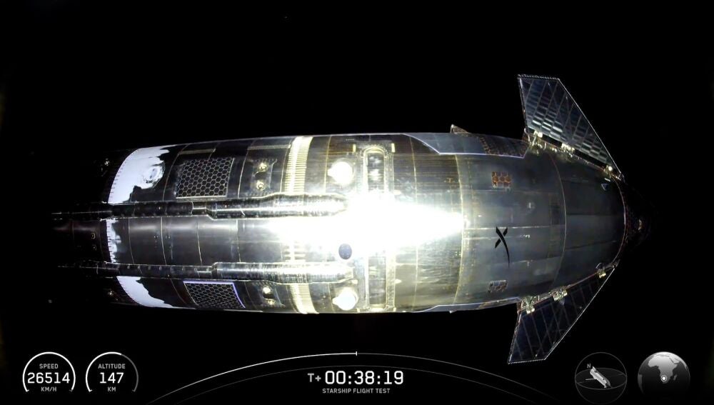 La segunda etapa, Starship, fotografiada en el espacio por uno de los satélites Starlink que liberó.