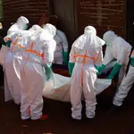 Medical workers in protective suits transfer the body of an Ebola victim in Mongbwalu, Ituri province, eastern Democratic Republic of the Congo (DRC), May 24, 2026.