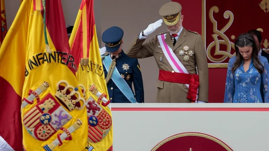 El Rey preside el desfile del Día de las Fuerzas Armadas en el que debuta la princesa Leonor VIGO, 30/05/2026.- El rey Felipe preside el acto central del Día de la Fuerzas Armadas, un desfile militar en el que participan alrededor de 3.700 efectivos, más de 70 aeronaves, 109 vehículos y 32 motos, y al que por primera vez asiste la princesa Leonor. EFE/Lavandeira Jr