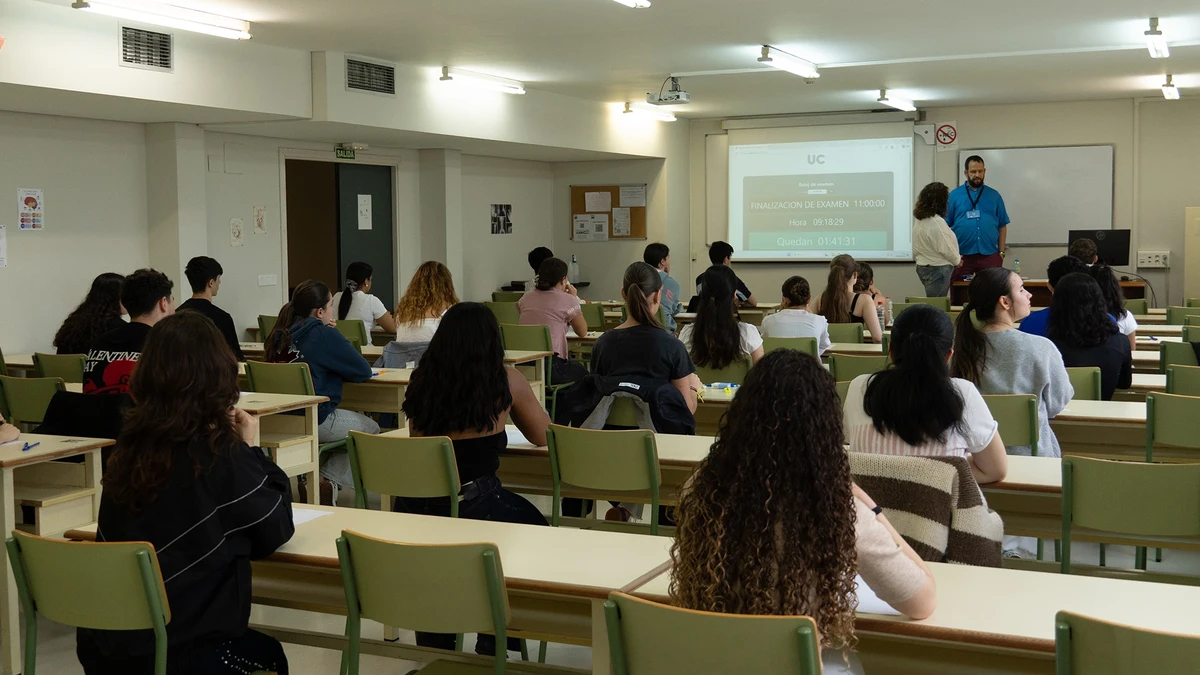 La PAU comienza en Cantabria sin incidencias y se revisará "algún caso" por sospecha de uso de móviles