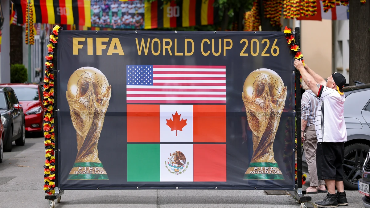 Hinchas alemanes preparándose para la Copa del Mundo