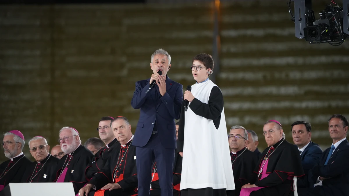 El Papa León XIV preside la vigilia de oración en el Estadio Olímpico Lluís Companys