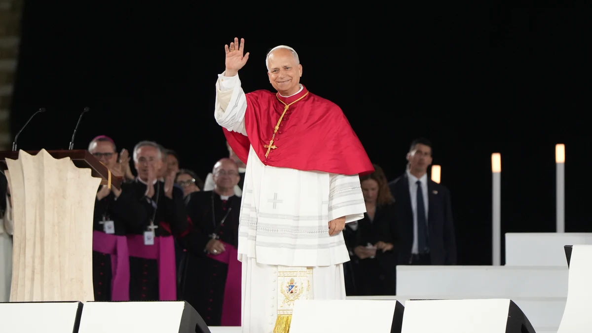 El Papa León XIV preside la vigilia de oración en el Estadio Olímpico Lluís Companys